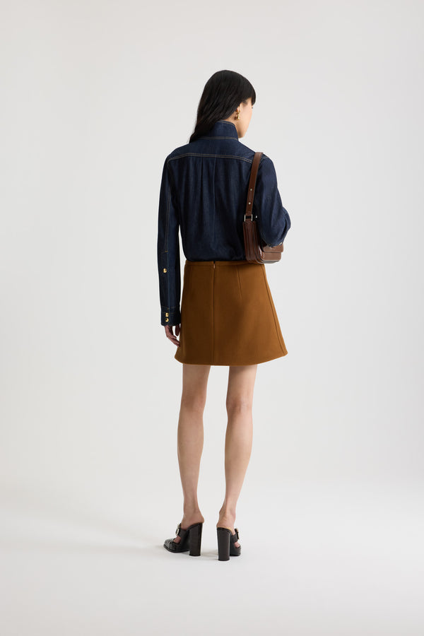 Patou - Blusa con collo a sciarpa in denim misto cotone - Blue Moon Rodeo - Blusa in denim misto cotone Blue Moon Rodeo. Collo a sciarpa con passante sul davanti. Bottoni a pressione con monogramma JP oro inciso. Polsini abbottonati. Logo Patou ricamato sul davanti. Impunture a contrasto.