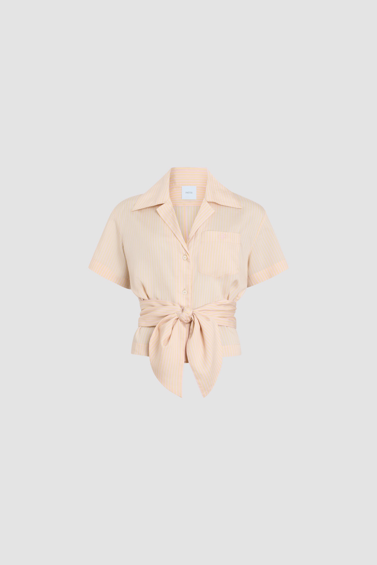 Patou - Chemise de plage nouée en soie mélangée - Shell Beach Stripes - Chemise beige abricot, à rayures jaunes et roses. Manches courtes. Taille nouée.Cette pièce est issue de la Capsule &amp;quot;Patou Plage&amp;quot;, pensée par Guillaume Henry.