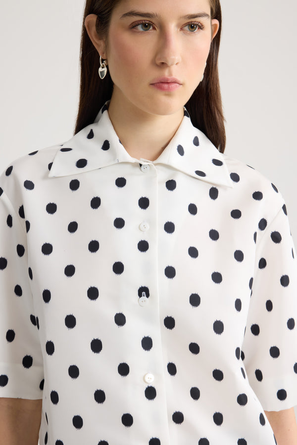 Patou - Recycled Faille Short-Sleeved Blouse - Cloud Dancer - White short-sleeved blouse with black polka dots. Shirt collar. Straight cut.