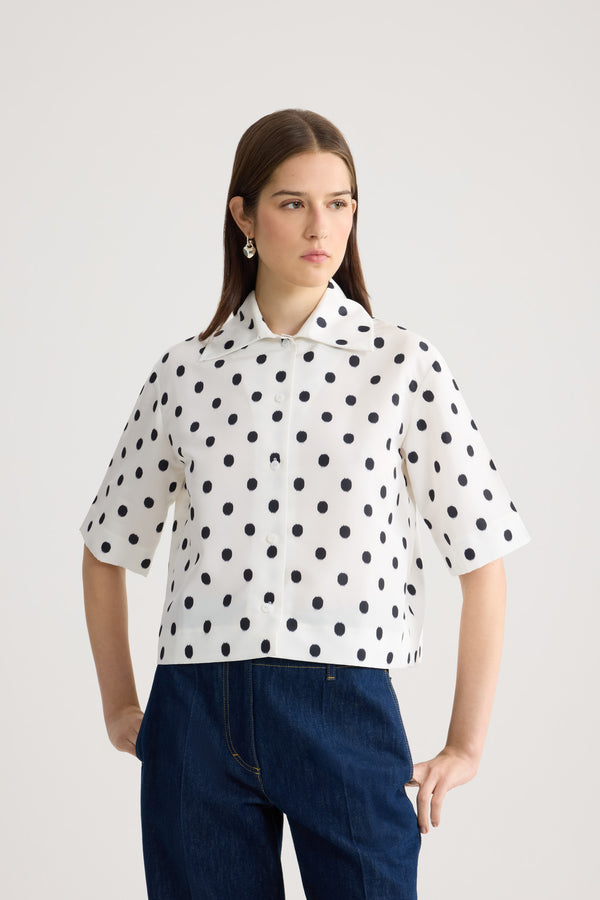 Patou - Recycled Faille Short-Sleeved Blouse - Cloud Dancer - White short-sleeved blouse with black polka dots. Shirt collar. Straight cut.