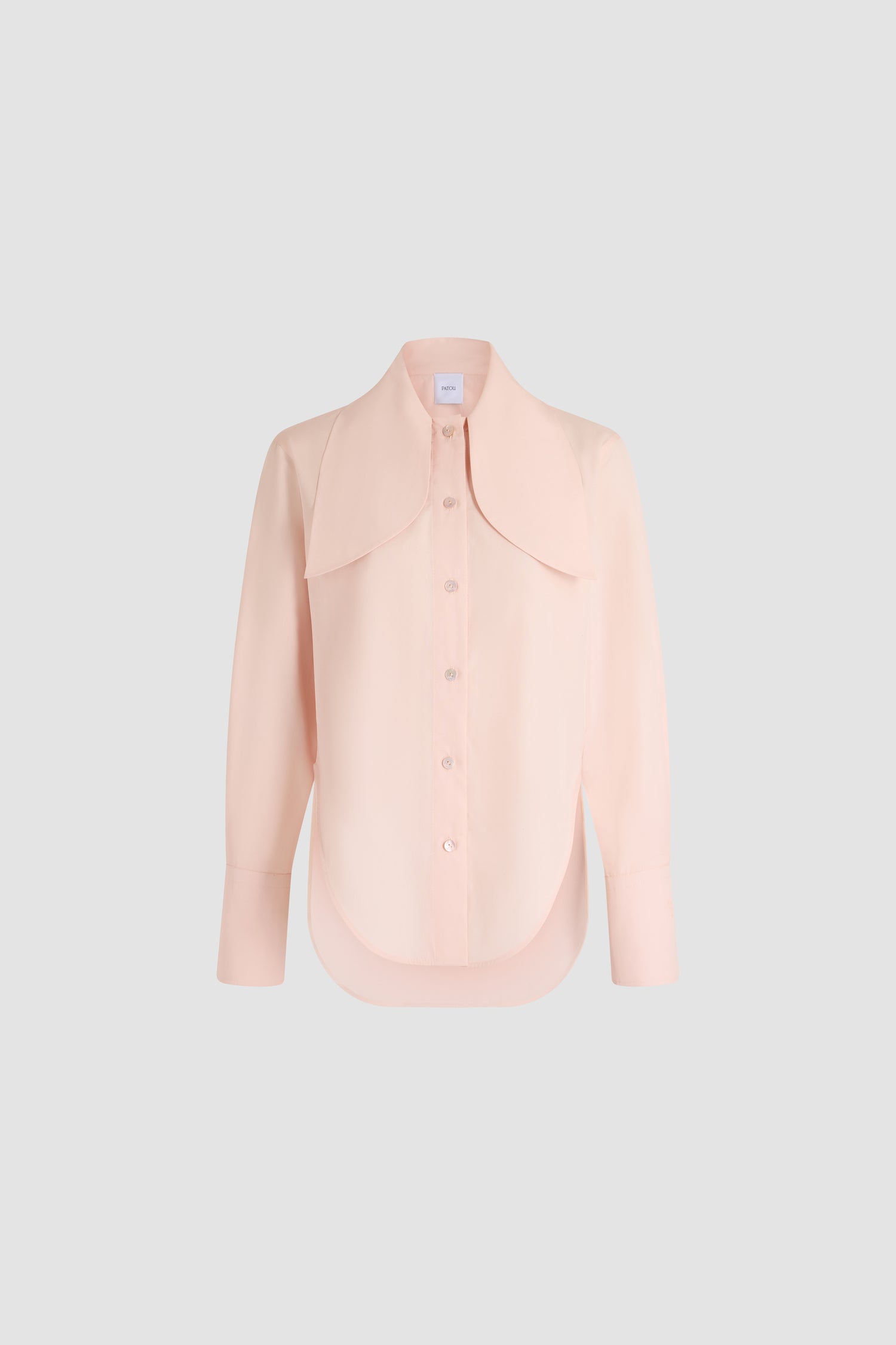 Patou - Blusa con colletto annodato in cotone biologico - Frost Pink - Blusa rosa pallido in cotone biologico. Maniche lunghe. Chiusura con bottoni. Ampio inserto che forma un colletto annodato sul lato.