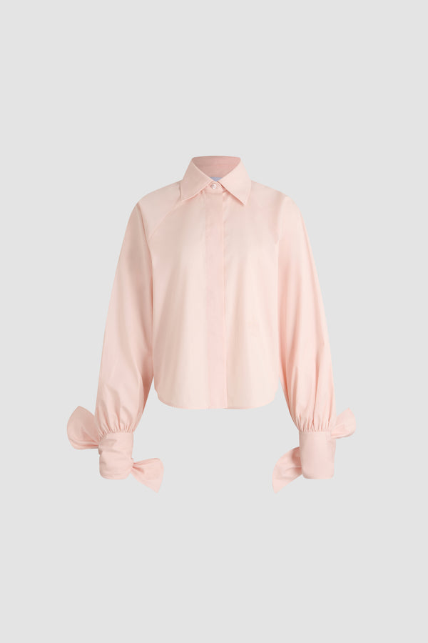 Patou - Bluse mit gebundenen Ärmeln aus Bio-Baumwolle - Frost Pink - Blassrosa Bluse aus Bio-Baumwolle. Lange Ärmel. Gebundene Manschetten. Hemdkragen. Knopfleiste vorne.