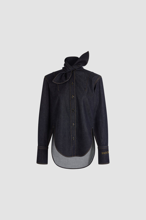 Patou - Hemd mit Bindekragen aus Baumwoll-Denim-Mischung - Blue Mountain Rodeo - Marineblaues Hemd aus Baumwoll-Denim-Mischung. Lange Ärmel. Knopfleiste. Große Passe, die seitlich einen Bindekragen formt.