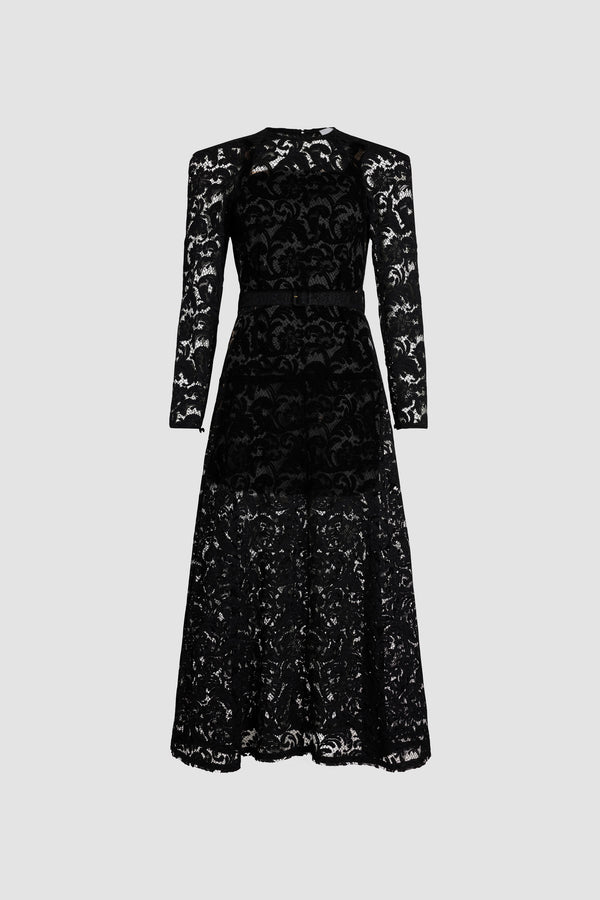 Patou - Vestito maxi in pizzo di cotone bio - Black - Vestito in pizzo di cotone bio e viscosa ecosostenibile nero. Lunghezza maxi. Collo tondo. Spalle squadrate. Maniche raglan. Chiusura con bottoni sul retro e ai polsini con bottoni in madreperla incisi JP. Cintura in vita. Sottoveste.Questo modello è aderente in vita.