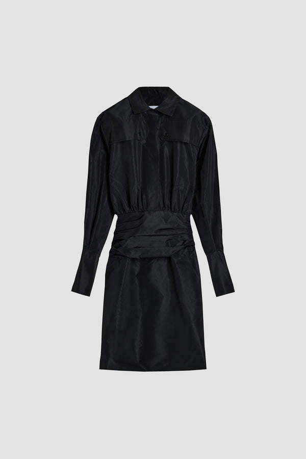 Patou - Vestito safari in faglia riciclata - Black - Vestito in faglia riciclata nera. Taglio dritto. Colletto da camicia. Chiusura nascosta con bottoni in madreperla incisi JP. Tasche a toppa alte sul petto. Polsini abbottonati. Arricciatura in vita.