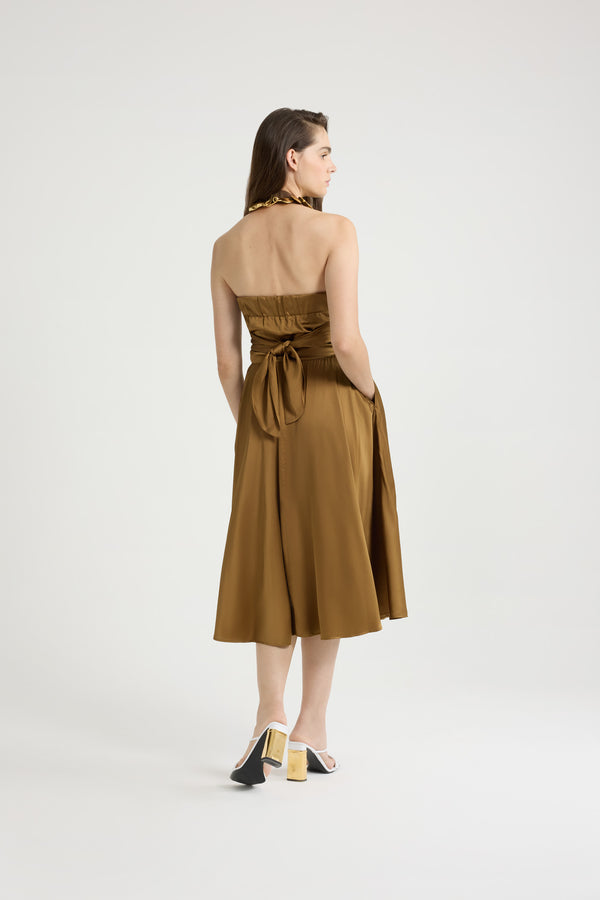Patou - Midikleid mit Neckholder aus Satin - Tobacco - Hellbraunes Kleid aus Satin. Midi-Länge. Neckholder aus Grosgrain. Gewickeltes Oberteil, das sich hinten binden lässt. Goldfarbener Reißverschluss vorne. Elastischer Rücken.