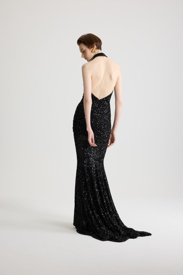 Patou - 시퀸 소재 홀터넥 맥시 드레스 - Black - 블랙 컬러의 시퀸 드레스. 맥시 길이. 머메이드 스커트로 이루어진 피티드 실루엣. 깊게 파인 브이 네크라인의 홀터넥과 오픈 백 디자인 뒷면의 지퍼 여밈. 신축성. 안감 처리.