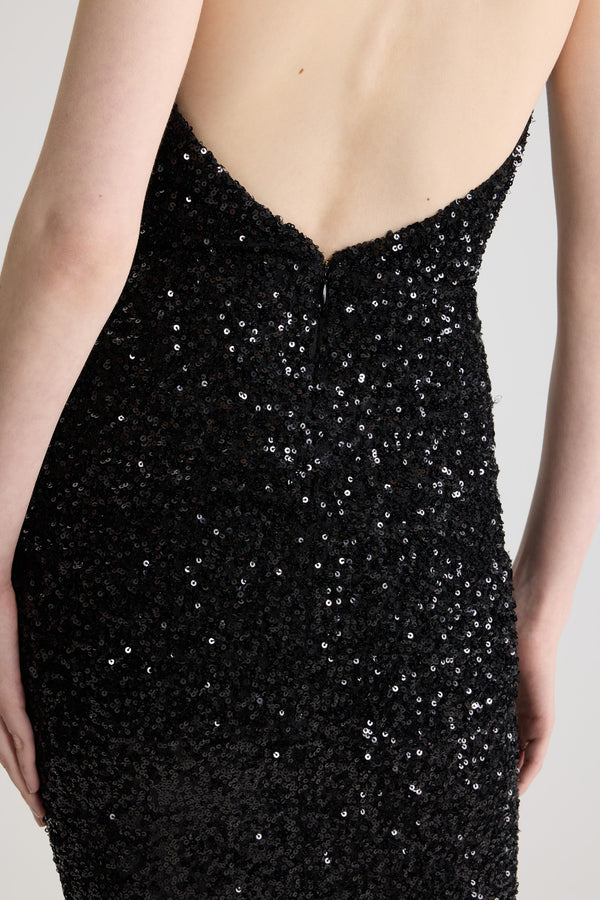 Patou - 시퀸 소재 홀터넥 맥시 드레스 - Black - 블랙 컬러의 시퀸 드레스. 맥시 길이. 머메이드 스커트로 이루어진 피티드 실루엣. 깊게 파인 브이 네크라인의 홀터넥과 오픈 백 디자인 뒷면의 지퍼 여밈. 신축성. 안감 처리.