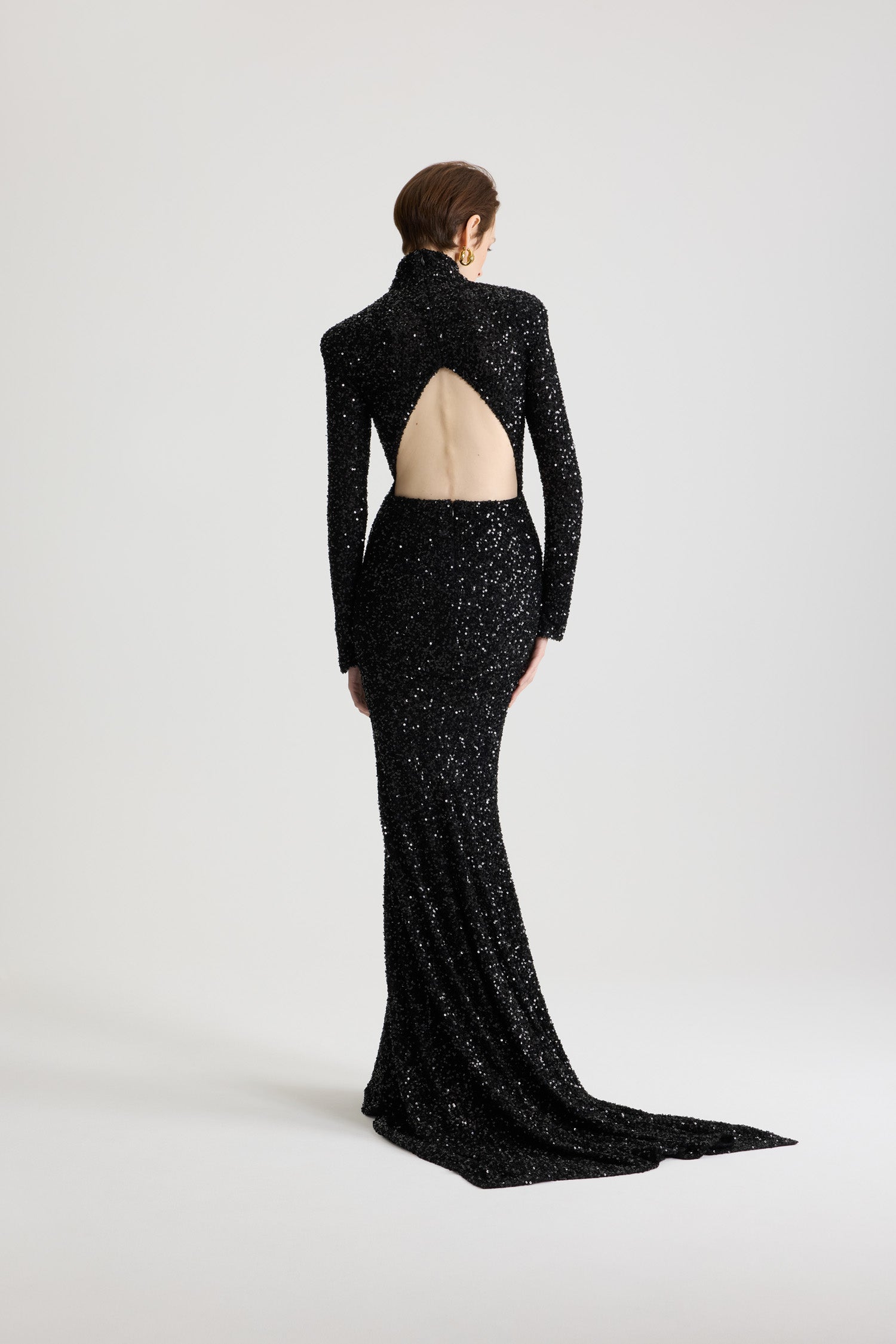 Patou - Vestito maxi con apertura geometrica sulla schiena con paillettes - Black - Vestito con paillettes nero. Lunghezza maxi. Silhouette aderente con gonna a sirena. Collo alto. Apertura geometrica sulla schiena. Chiusura con zip sul retro.