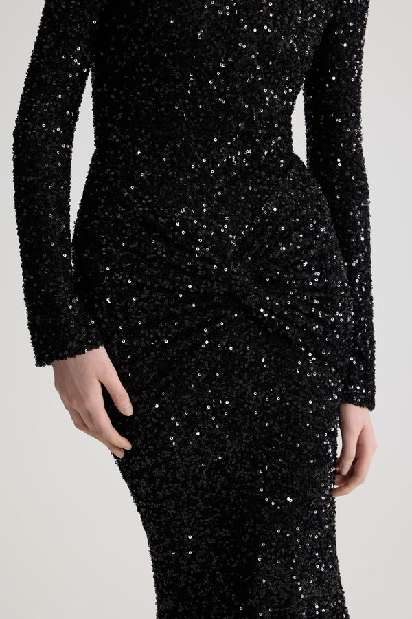 Patou - Vestito maxi con apertura geometrica sulla schiena con paillettes - Black - Vestito con paillettes nero. Lunghezza maxi. Silhouette aderente con gonna a sirena. Collo alto. Apertura geometrica sulla schiena. Chiusura con zip sul retro. Elastico.