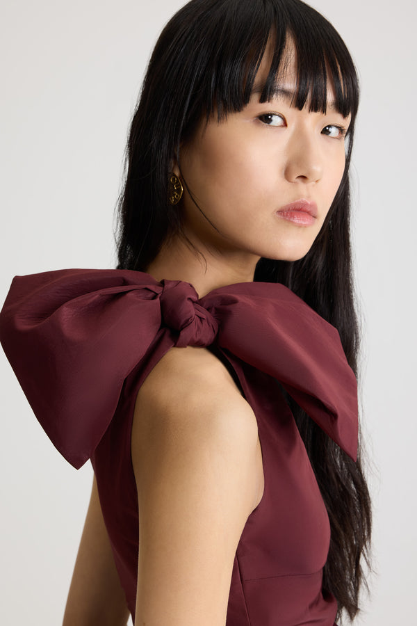Patou - One-shoulder mini dress with bow in recycled polyester - Vignola - Burgundy asymmetrical mini dress in recycled polyester. Shoulder knot. Bloomer-style skirt. Draped bustier. Zip closure on the side.This piece is from the &quot;Evening&quot; Capsule, designed by Guillaume Henry: to immortalize special occasions with style and refinement.
