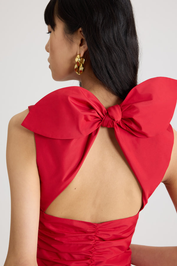 Patou - リサイクルポリエステルのバックレス・リボン付きミニドレス - Lipstick Red - ミニドレス リップスティックレッド、リサイクルポリエステルのミニドレス。背中が開いていて、結び目で飾られています。ブルマースカート。この作品は、ギヨーム・アンリがデザインした「イブニング」カプセルコレクションからのもので、特別な機会をスタイルと洗練さで永遠のものにします。