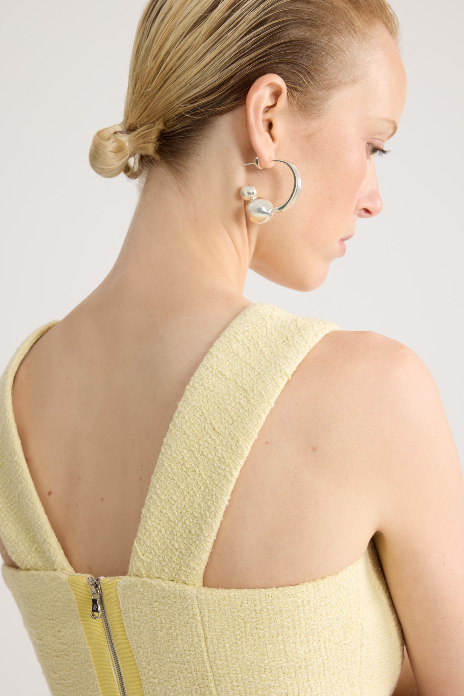 Patou - Kurzes Trägerkleid aus Bio-Baumwolle - Limelight - Hellgelbes kurzes Kleid. Material aus Bio-Baumwollmischung. Dünne Träger.