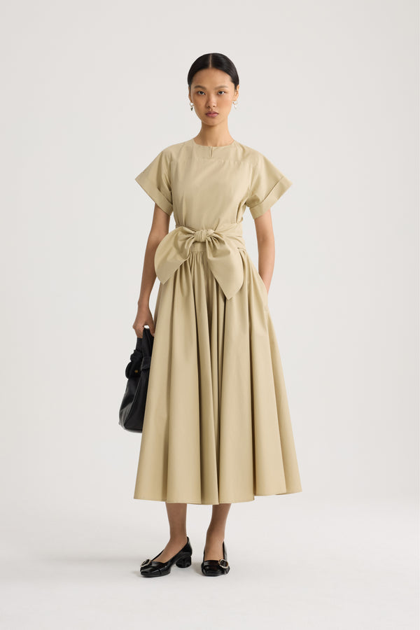 Patou - Knotted Organic Cotton Short-Sleeved Midi Dress - Safari Sand - Sand-colored knotted short-sleeved midi dress in organic cotton. Stand-up collar. Knot detail at the waist.