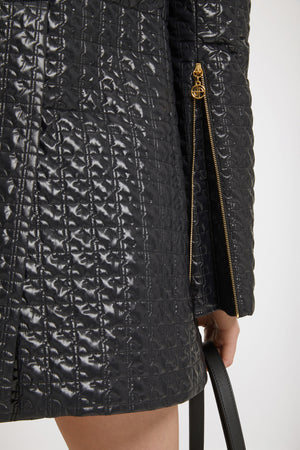 Giacca lunga con zip in nylon trapuntato sostenibile