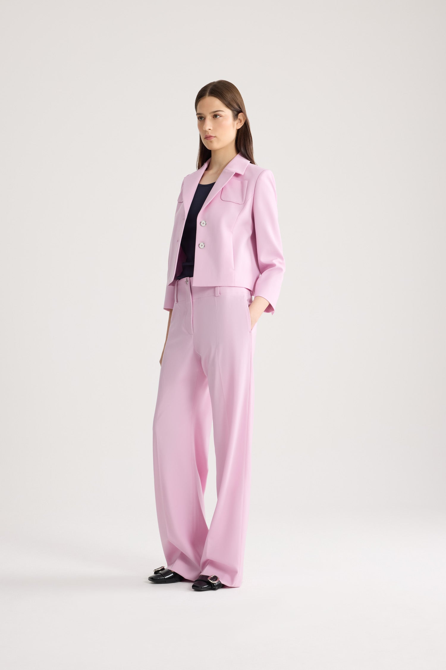 Patou - Kurze taillierte Jacke aus verantwortungsvoller Wollmischung - No Label Orchid Ice - Blassrosa kurze taillierte Jacke. Hemdkragen. Silberne Knöpfe. Taillierte Passform.