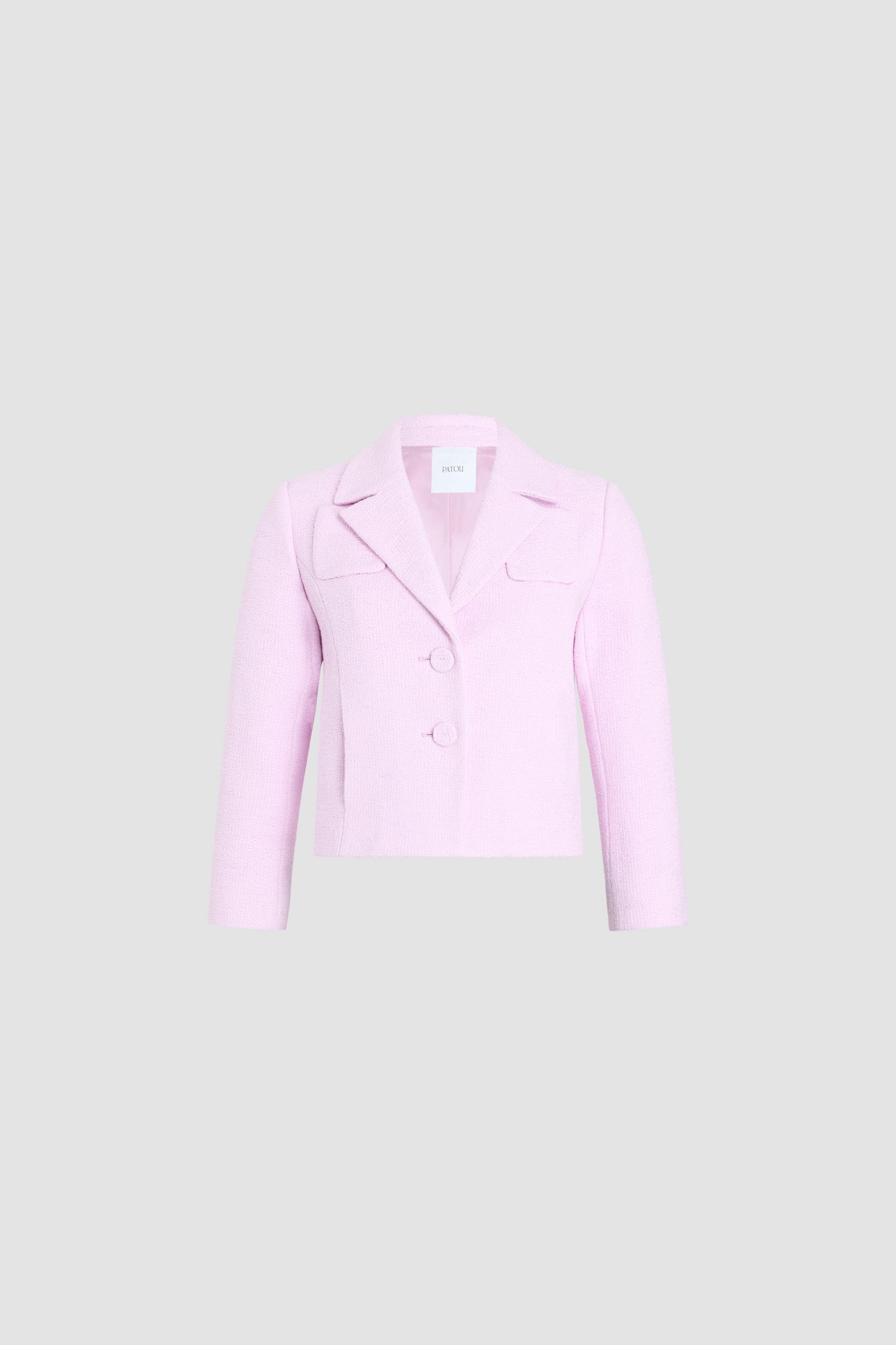 Patou - Veste courte tailleur en coton mélangé éco-responsable - No Label Candy Pink - Veste courte tailleur rose pâle. Col chemise. Boutons argentés. Coupe ajustée.