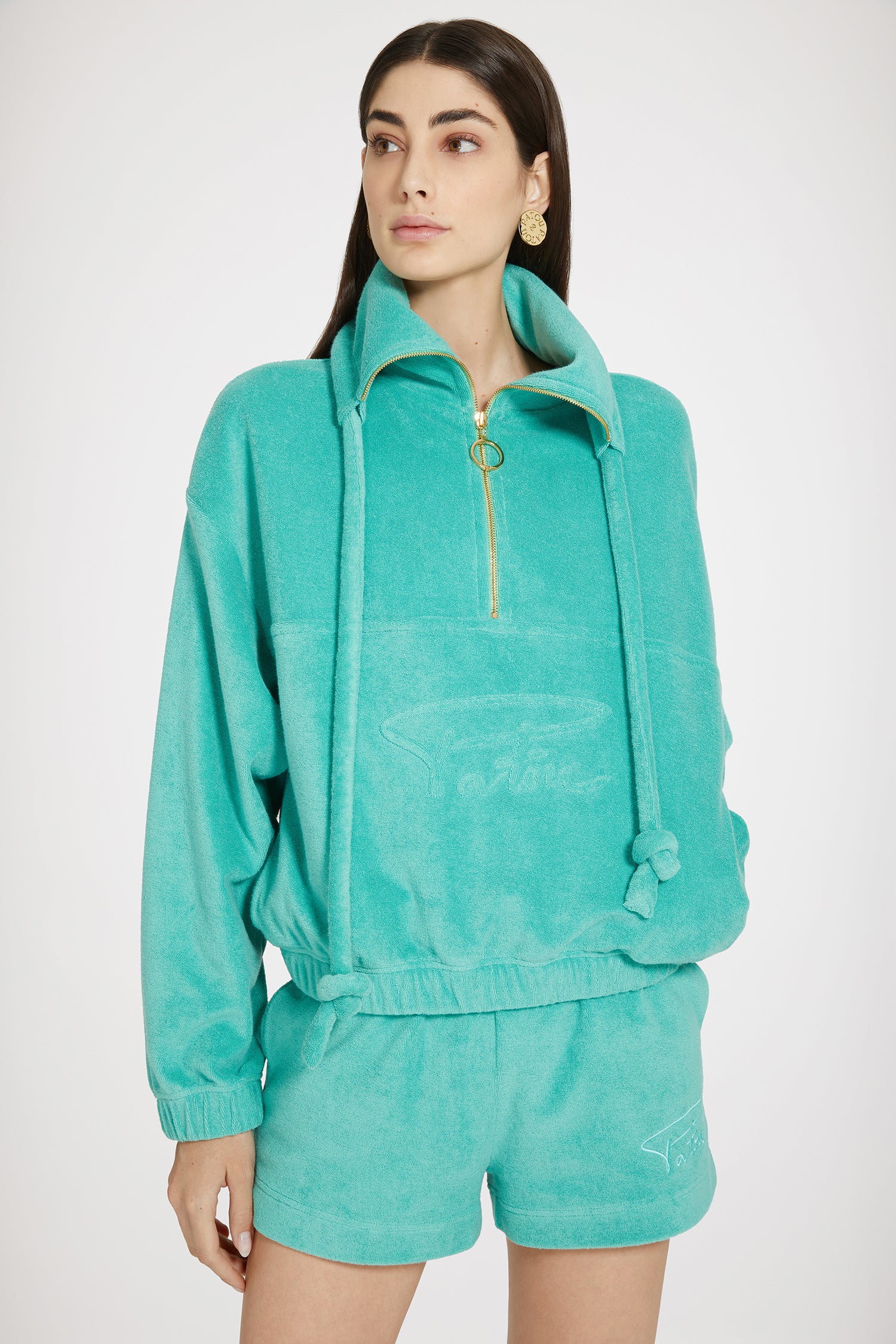 Patou - Short en jersey éponge de coton bio - Mint Green - Un été tout en douceur.Short en jersey éponge de coton bio vert menthe. Taille élastiquée. Poches latérales. Signature manuscrite Jean Patou brodée sur le devant.