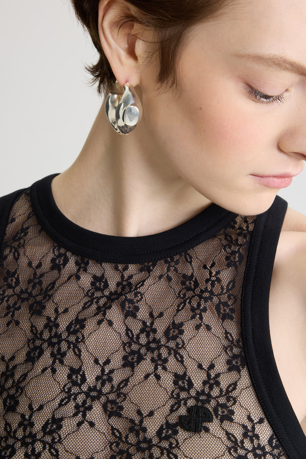 Patou - 레이스 저지 소재 탱크 탑 - Black - 블랙 컬러의 레이스 저지 탱크. 밀착되는 핏 스타일. 립 질감 칼라와 암홀.