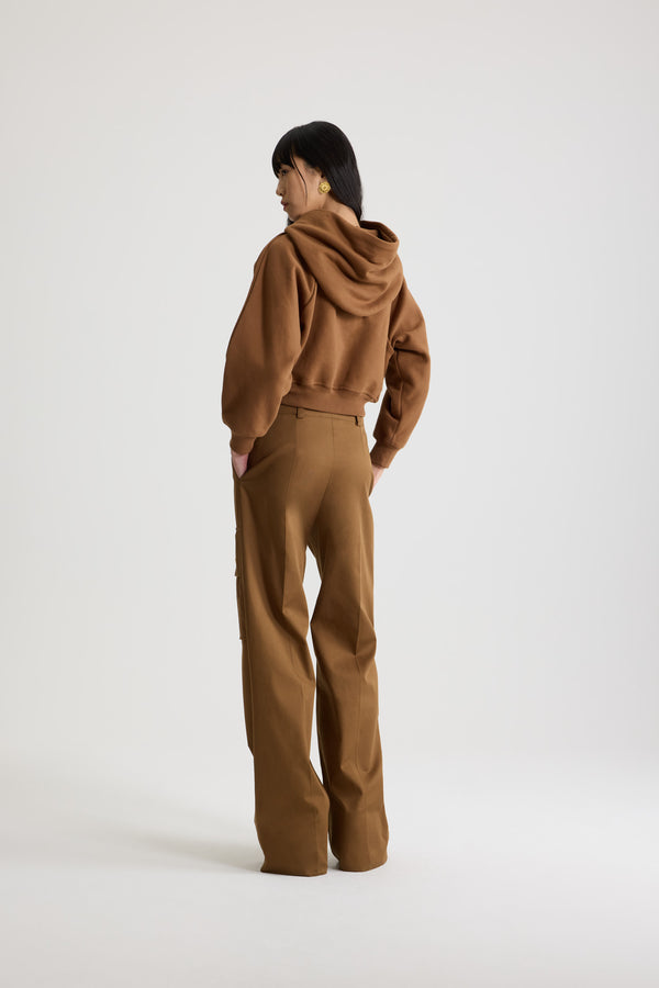 Patou - 오가닉 코튼 소재 파투 로고 및 JP 모노그램 후디 - Mahogany - 마호가니 컬러의 오가닉 코튼 스웨트셔츠. 크롭 길이. 그로그랭 드로우스트링 후드 칼라. 앞면의 JP 모노그램 및 파투 로고 자수 장식. 래글런 슬리브. 립 질감 커프스 및 헴.