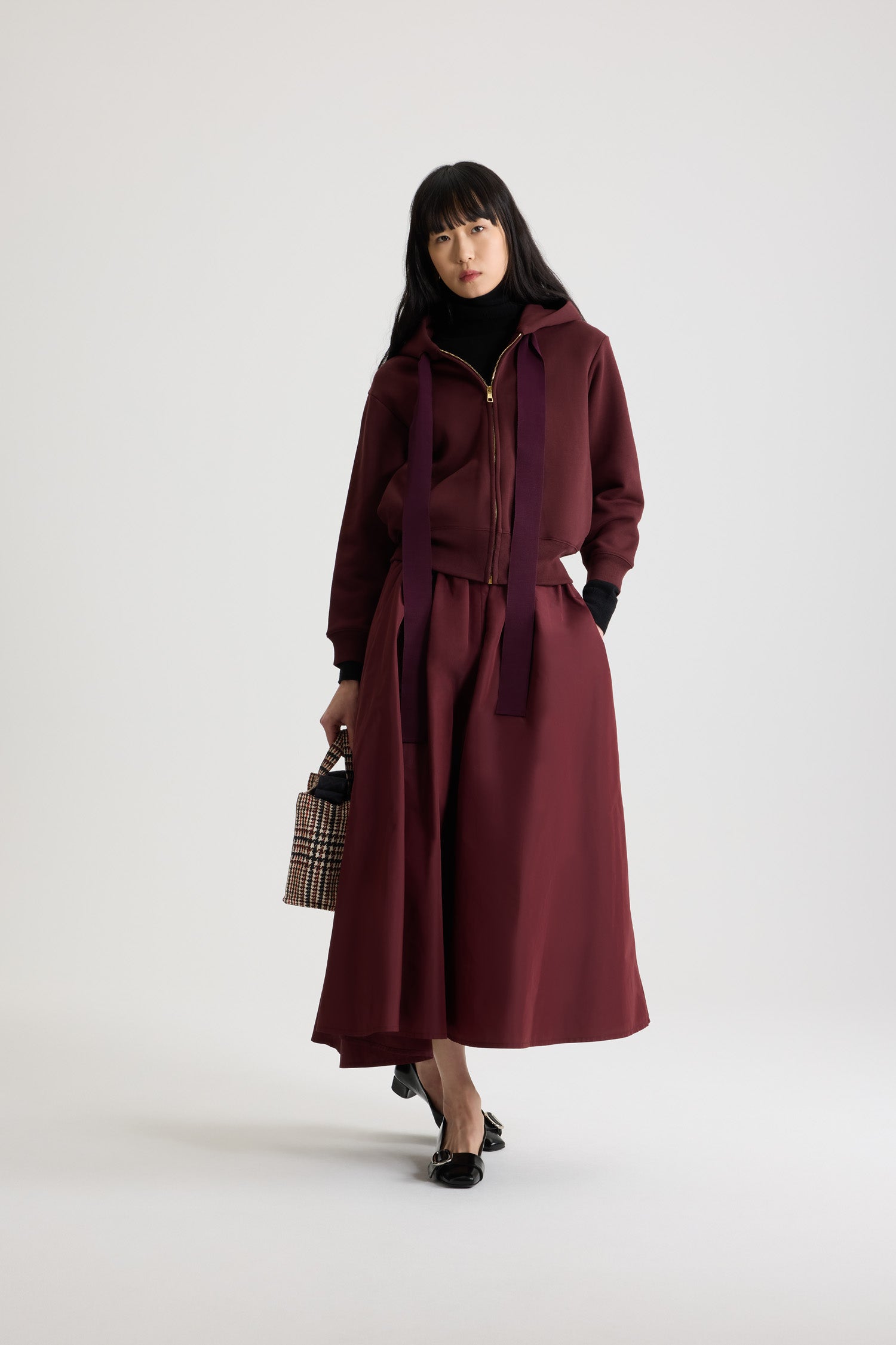 Patou - Patou logo and JP monogram zip-up hoodie in organic cotton fleece - Syrah - Syrah burgundy organic cotton fleece hoodie. Hooded collar with grosgrain drawstring. Gold-tone zip at the front. Embroidered Patou logo and JP monogram at the back. Side pockets. Ribbed cuffs and hem.