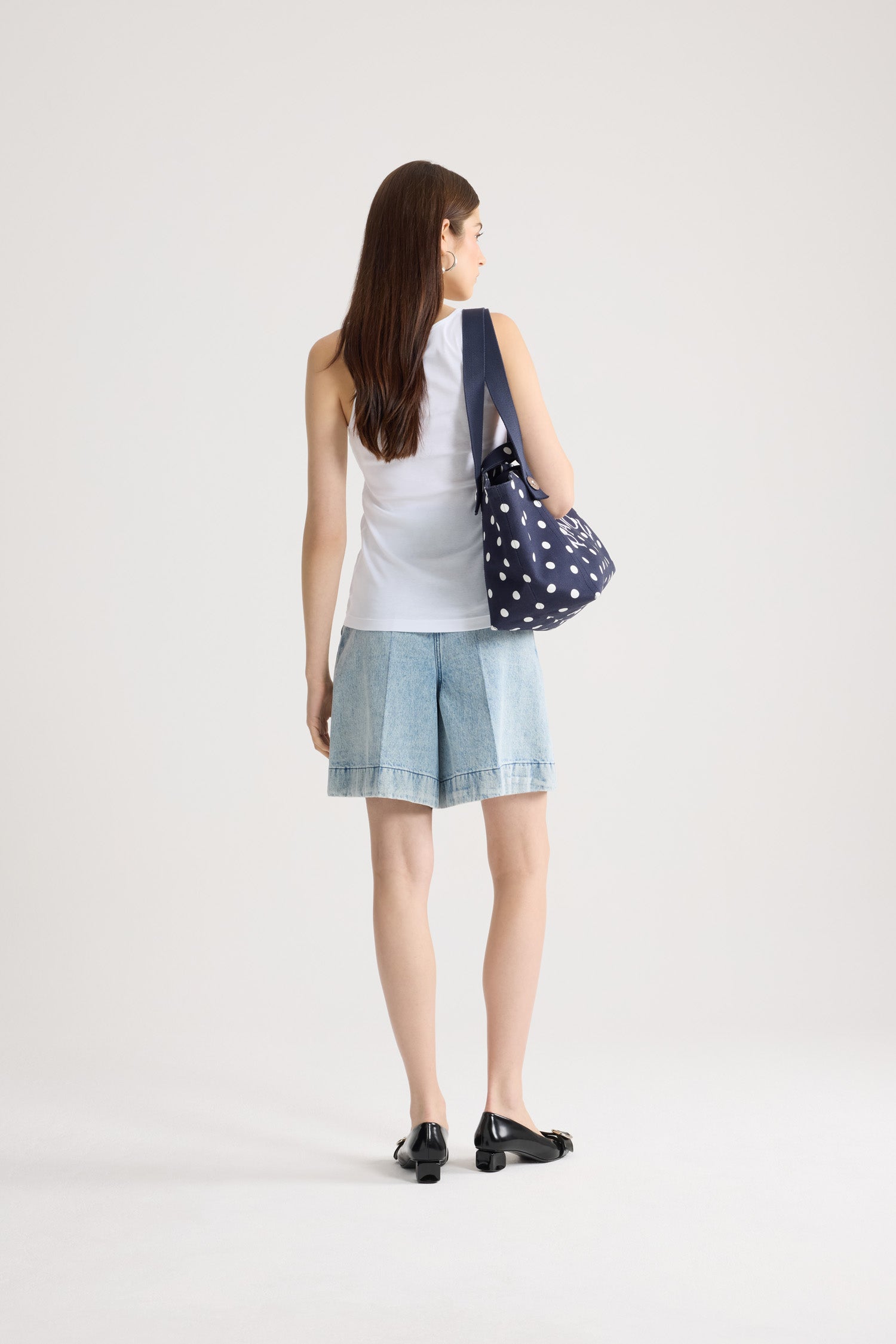Patou - 화이트 자수 탱크탑. 골지 니트. 앞면에 네이비 블루 파투 로고 자수. - White - White embroidered tank top. Ribbed knit. Navy blue embroidered Patou logo on the front.