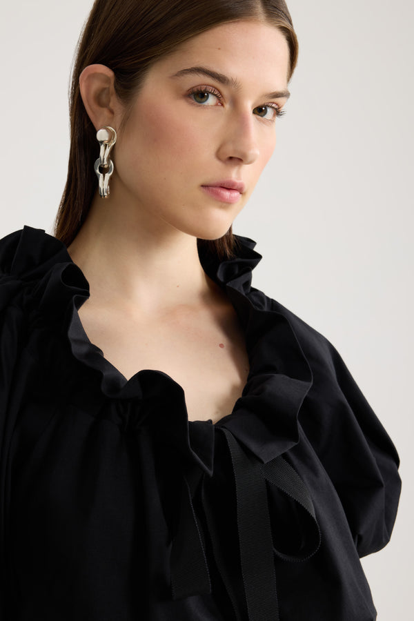 Patou - Kurzes voluminöses Top aus Bio-Baumwolle - Black - Kurzes voluminöses schwarzes Top. Elastischer Ausschnitt mit Grosgrain-Kordelzügen. Kurze Ärmel.