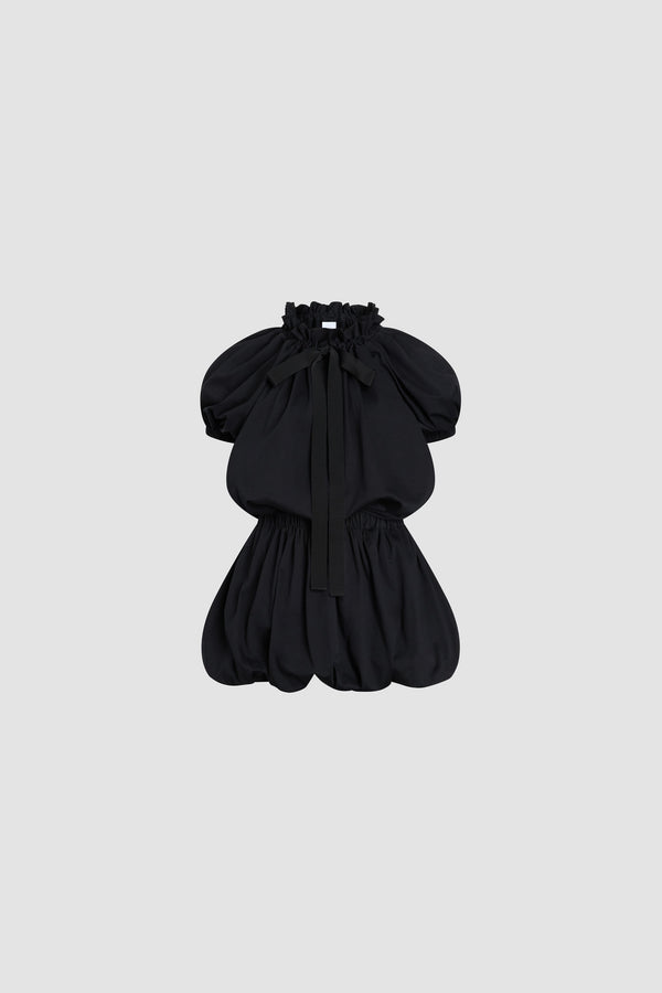 Patou - Voluminöses Mini-Kleid aus Bio-Baumwolle - Black - Voluminöses schwarzes Mini-Kleid. Elastischer Ausschnitt mit Kordelzügen. Kurze Ärmel.