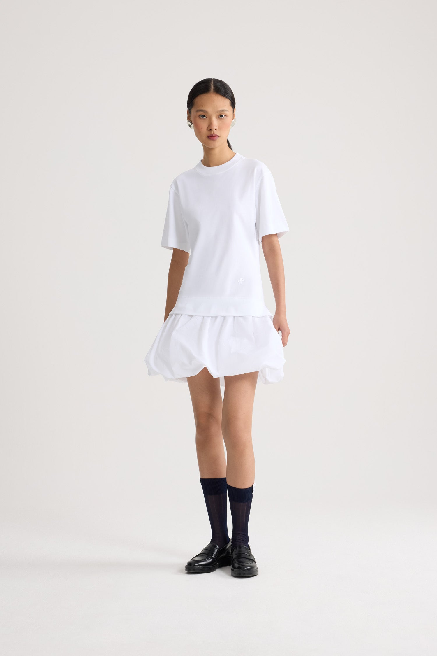 Patou - Robe en coton bio, avec détails bouffants en faille type bloomer - White - Robe en coton blanche. Manches courtes. Jupe bloomer en faille. Logo JP brodé ton sur ton.