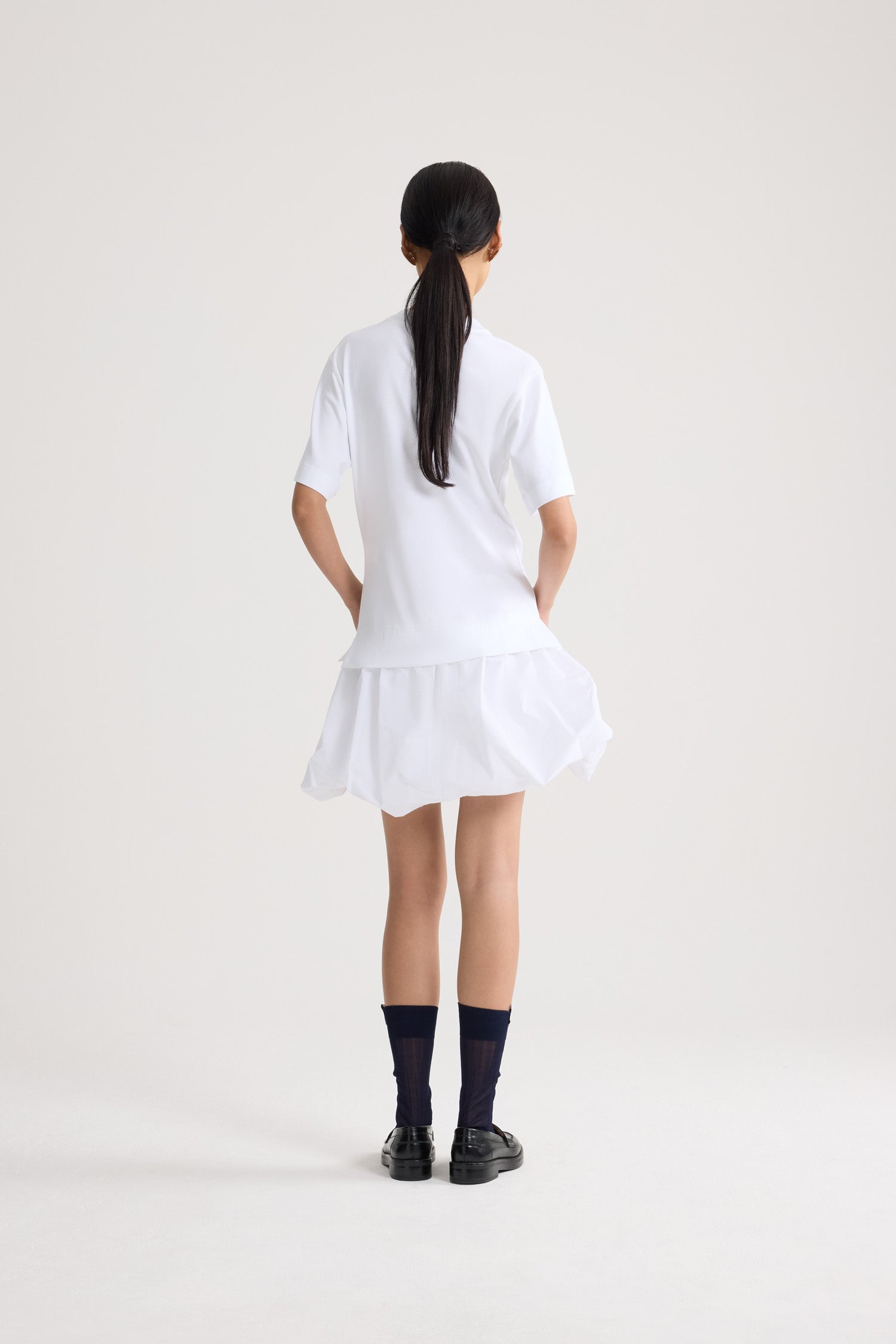 Patou - Robe en coton bio, avec détails bouffants en faille type bloomer - White - Robe en coton blanche. Manches courtes. Jupe bloomer en faille. Logo JP brodé ton sur ton.