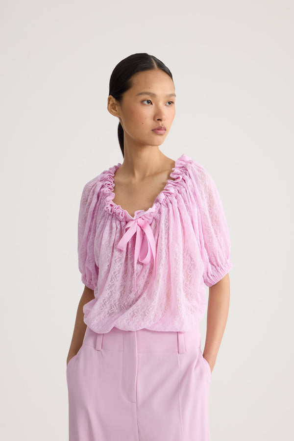 Patou - Voluminous polyamide lace top - Pink Parfait - Voluminous pink lace top. High collar. Short sleeves.