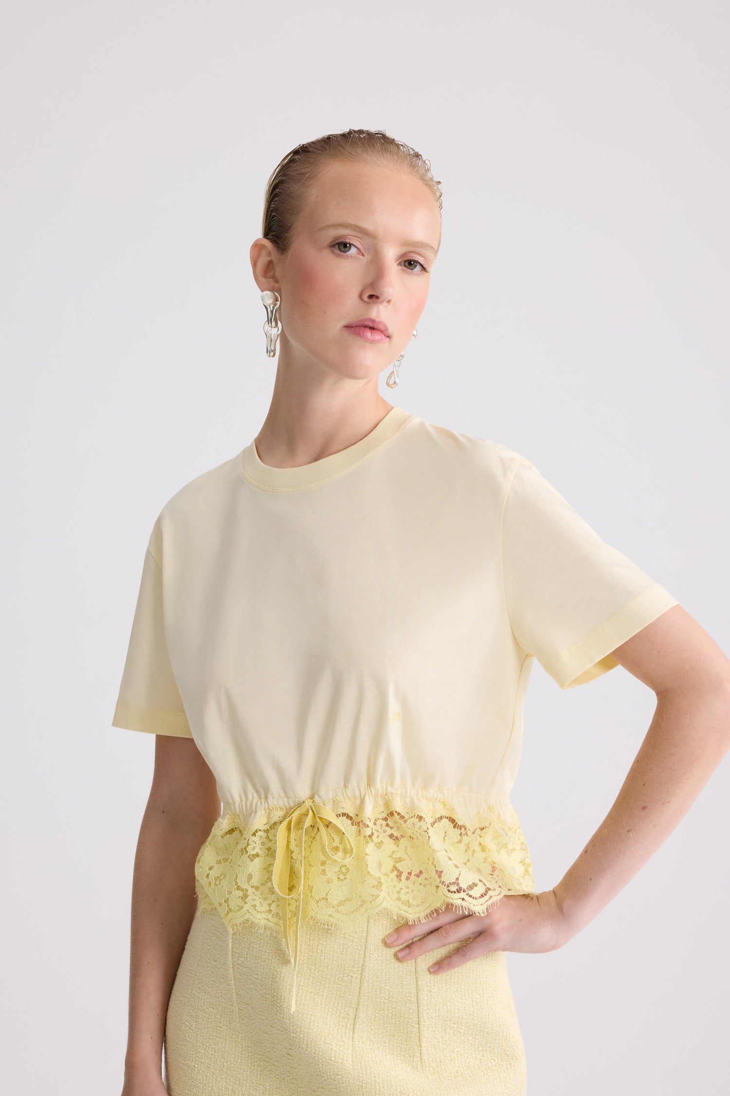 Patou - T-Shirt Corta in Pizzo di Cotone - Lemonade - T-shirt corta giallo chiaro. Materiale in cotone. Nodo in pizzo in vita.