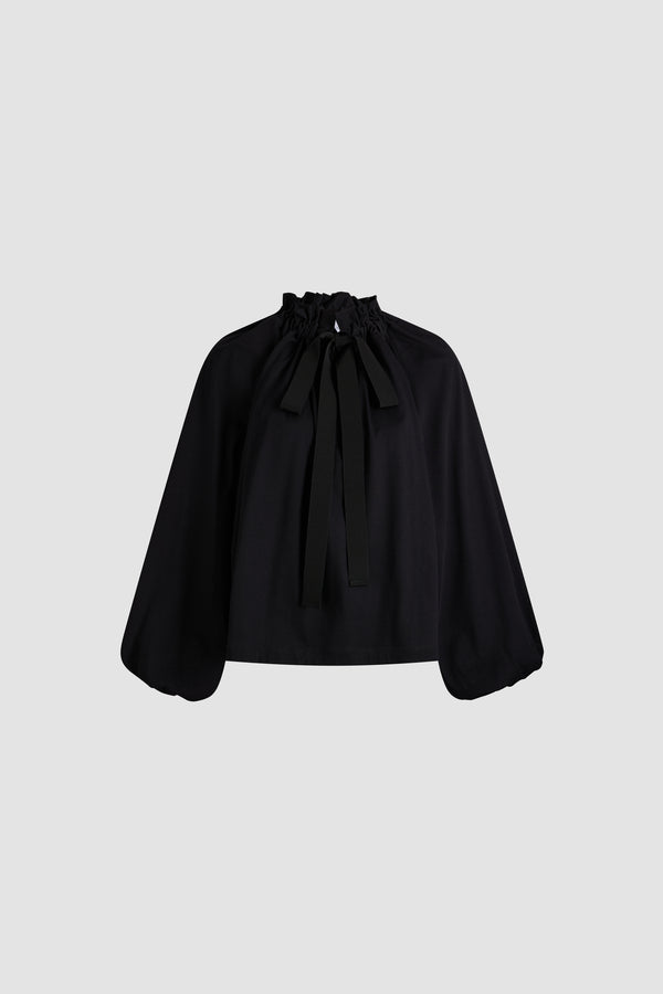 Patou - Top a maniche lunghe volume in cotone biologico - Black - Top in cotone biologico nero. Scollo con coulisse e arricciature frontali, lacci in gros-grain. Vestibilità ampia con maniche voluminose.