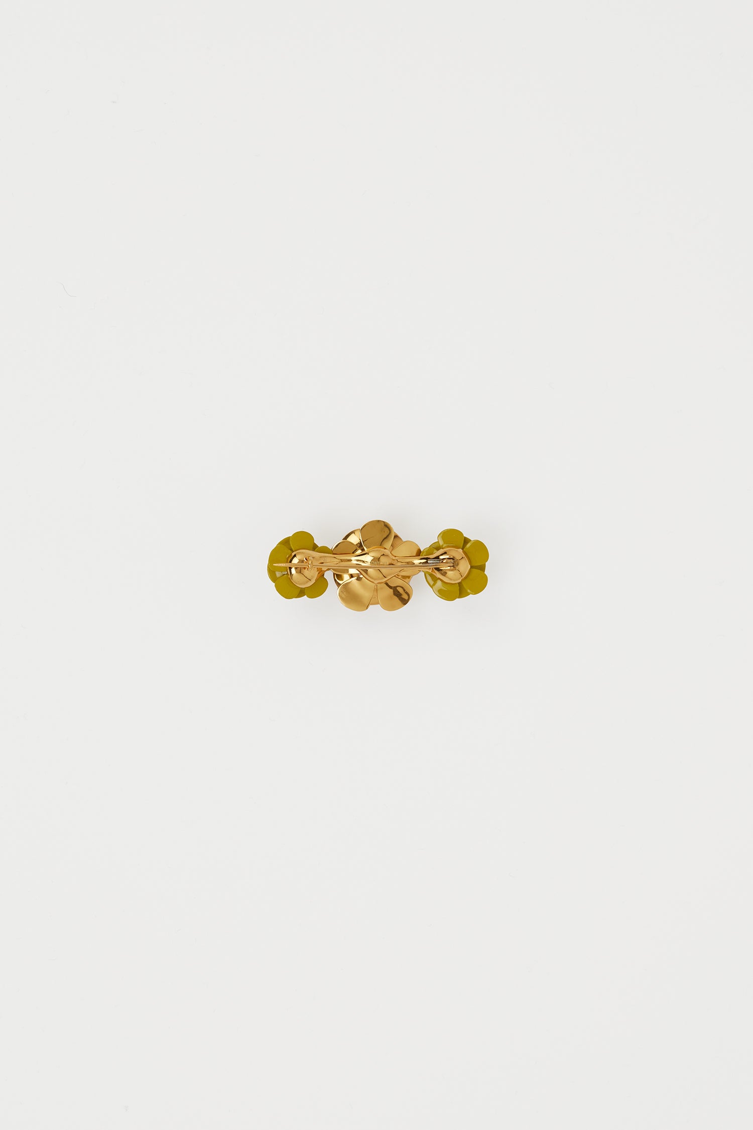 Patou - Broche à fleurs - Absinthe - Trois fleurs sinon rien. Broche dorée et jaune absinthe. Forme fleur. Fermoir épingle.