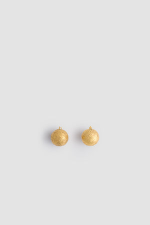 Engraved sphere earrings in gold-plated brass