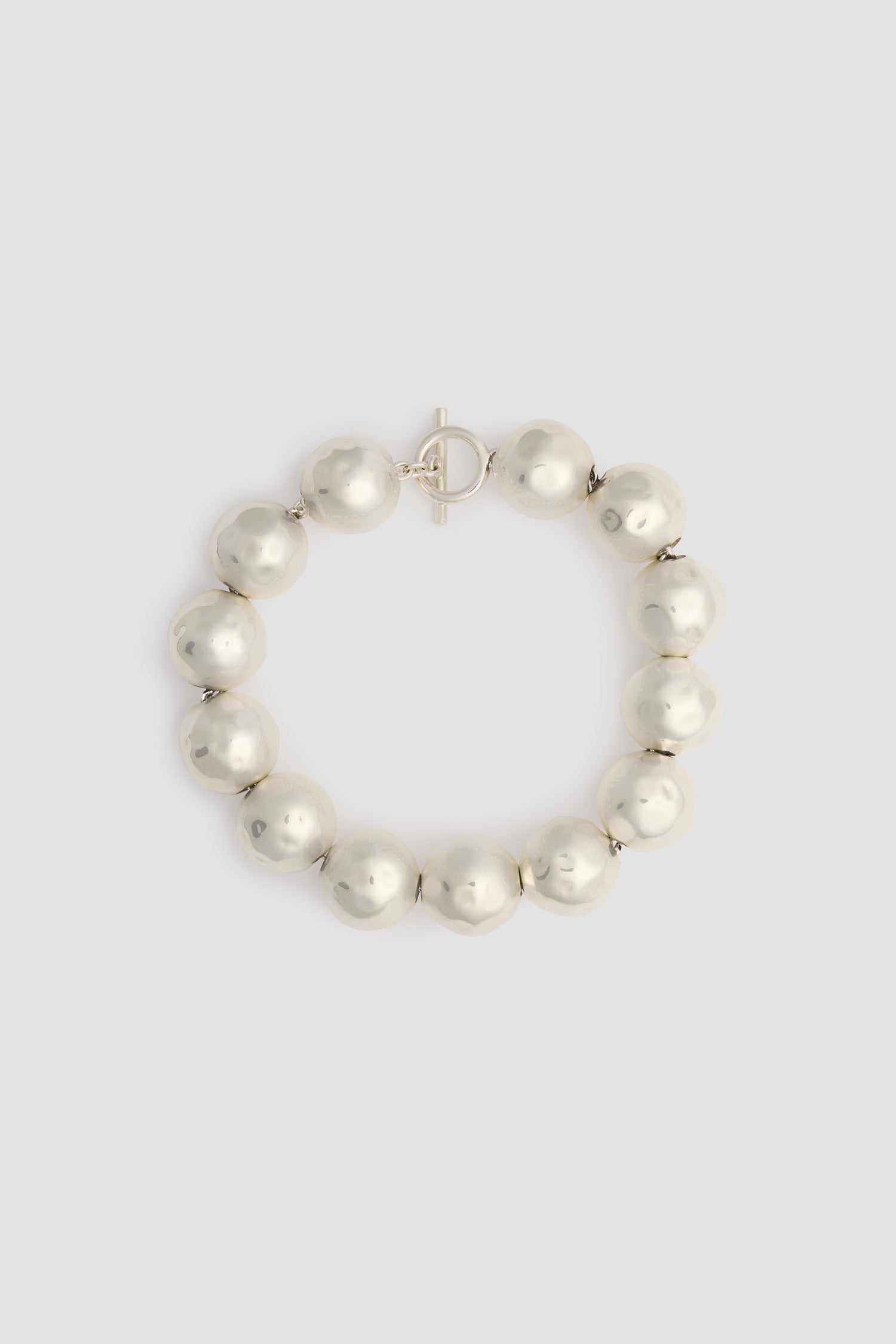 Patou - Collana con sfere martellate in ottone argentato - Silver - Collana in ottone argentato. Sfere martellate. Logo Patou inciso. Chiusura a T.