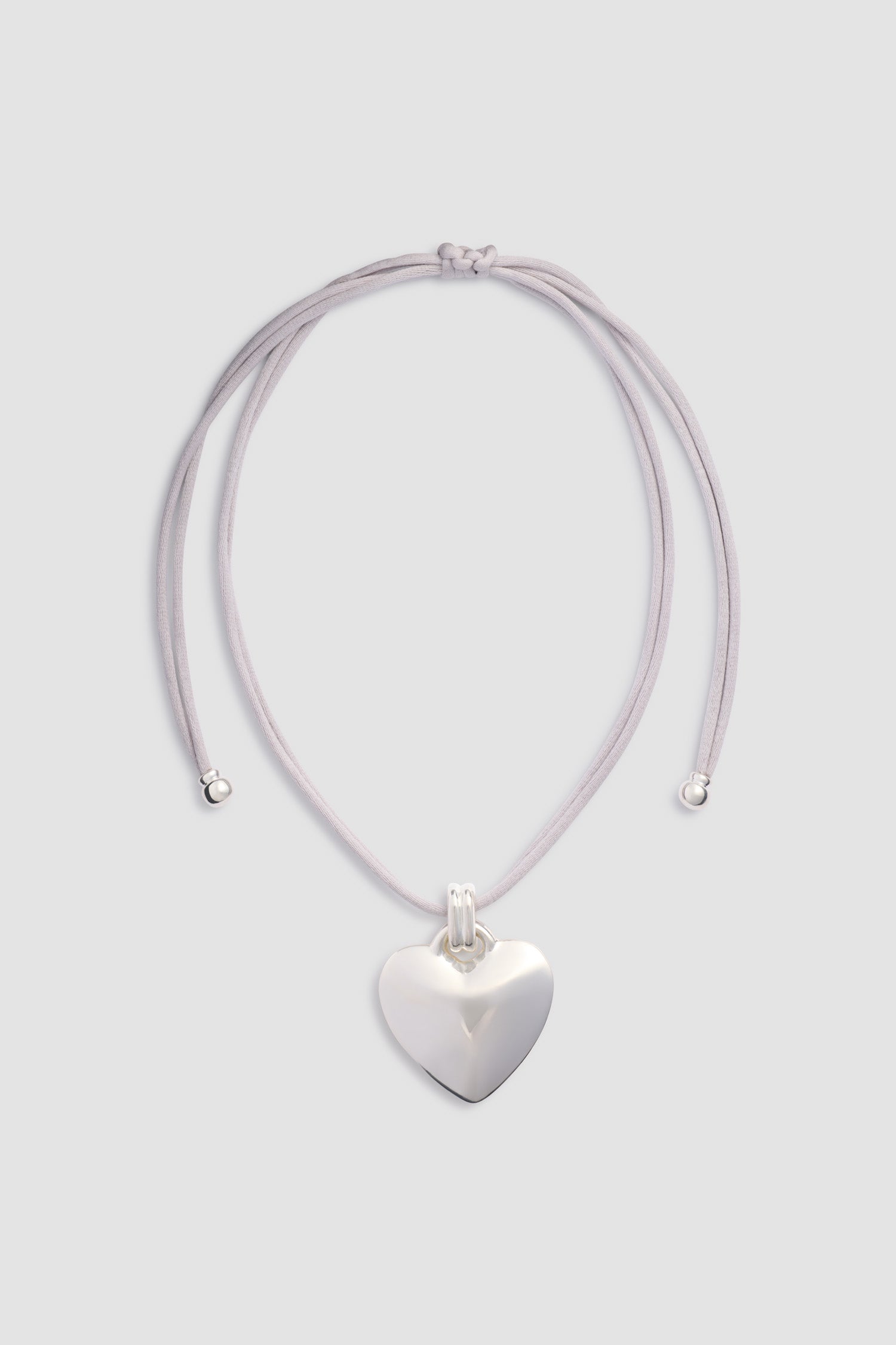 Patou - Collana con ciondolo Heart Ribbon - Silver - Collana con ciondolo a forma di cuore con laccetti in tessuto in ottone color argento. Superficie spazzolata e contrastata. Nastro regolabile.