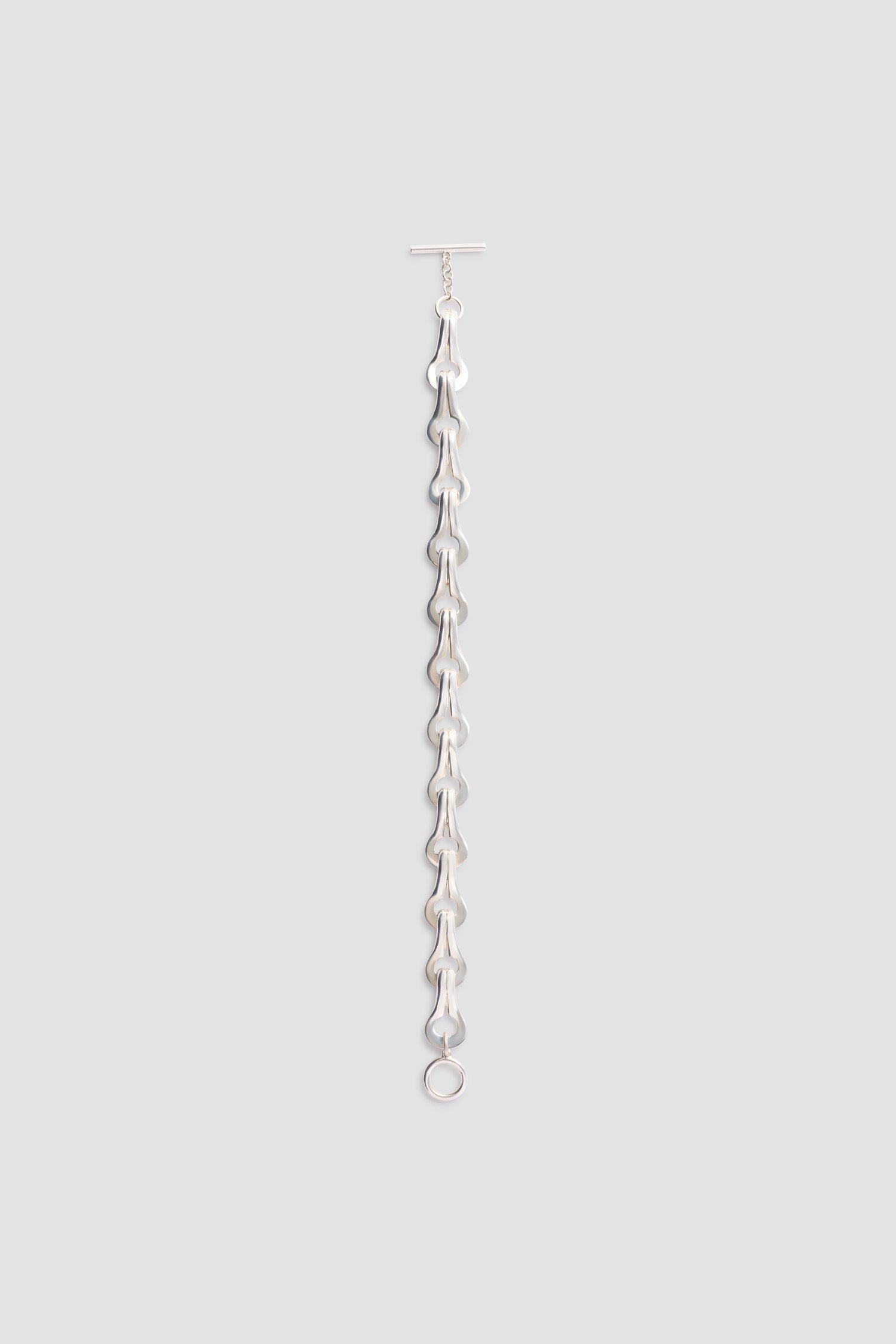 Patou - Bracelet géométrique à motif répété, en laiton - Silver - Bracelet géométrique à motif répété en laiton, de couleur argentée. Motif chaîne maillons.