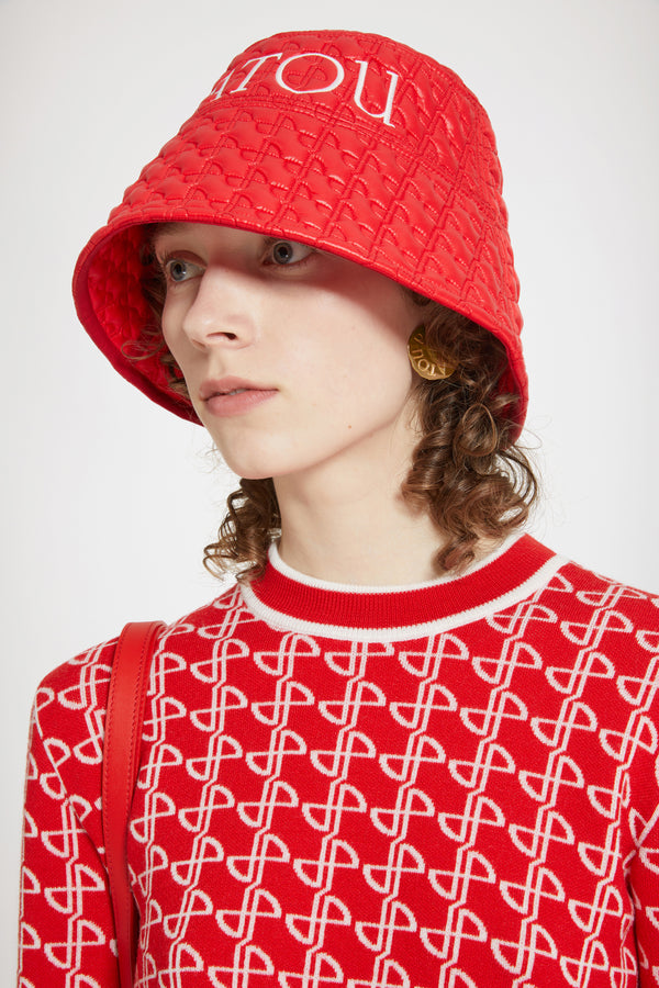 Patou - 지속 가능한 울 자카드 소재의 크롭 점퍼 - Jacquard Red - 크롭 니트와 하이 웨이스트가 돋보이는 완벽한 파투의 실루엣.레드 울 점퍼. 올오버 JP 자카드 패턴. 크롭 기장 실루엣. 화이트 디테일의 크루넥. 리브 디테일 칼라, 커프스 및 헴.