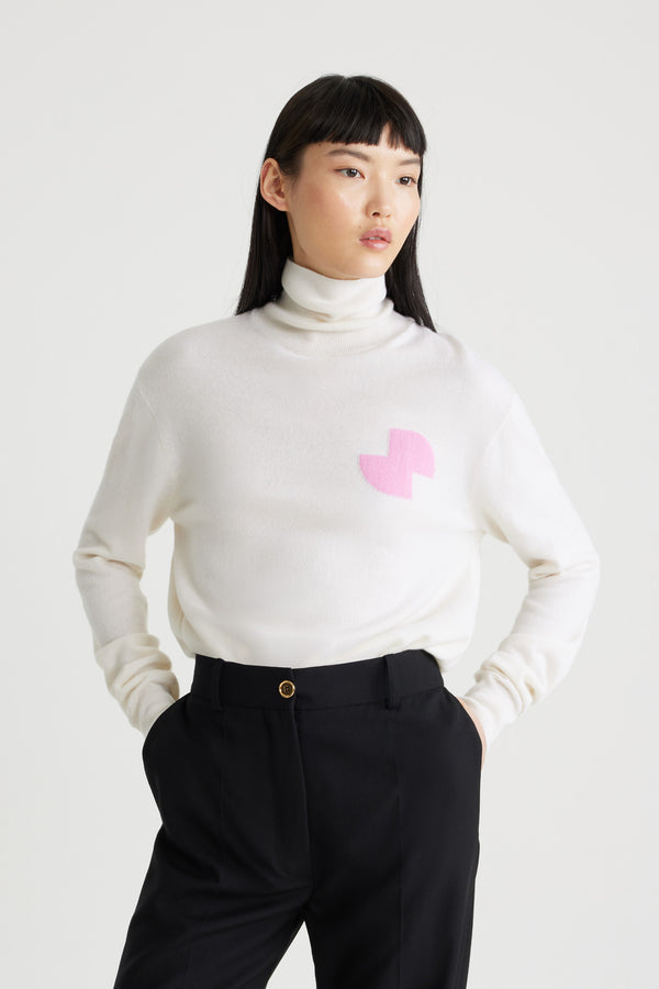 Patou - Dolcevita JP in misto lana e cachemire ecosostenibile - White - Maglione in misto lana e cashmere ecosostenibile bianco. Vestibilità morbida. Collo a dolcevita. JP stilizzato sul petto.