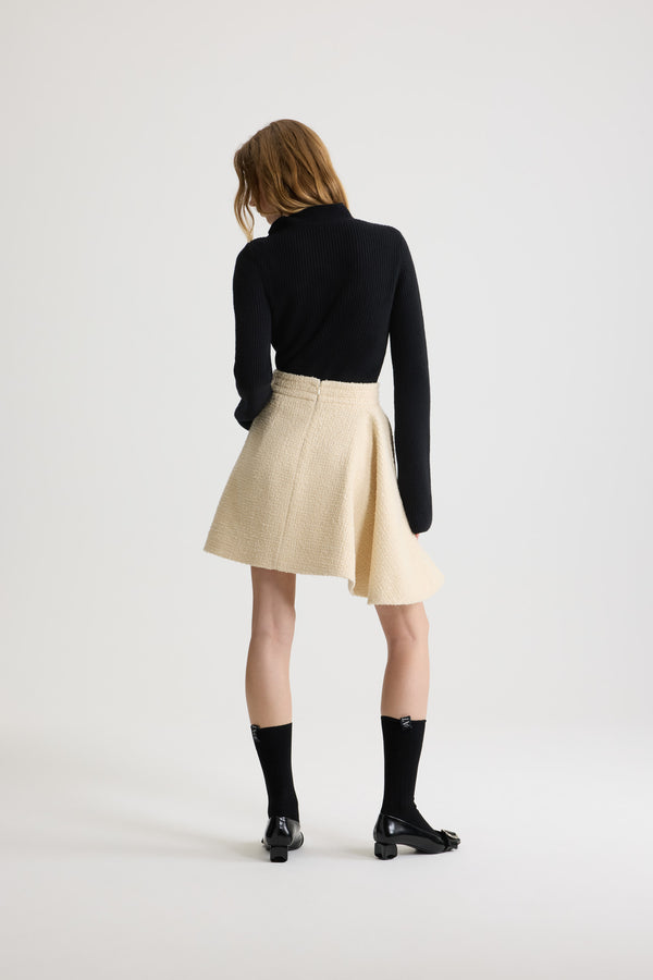 Patou - Maglione con collo a sciarpa in lana e cashmere - Black - Maglione in lana merino e cashmere nero. Maglia a costine. Collo a lupetto con sciarpa. Bottoni oro incisi JP sulla spalla. Etichetta con logo Patou sul davanti.