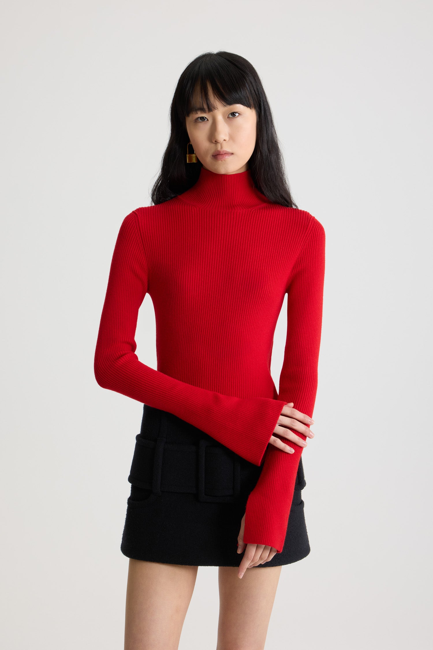 Patou - Maglione a costine in misto lana - Elixir Red - Maglione in misto lana merino Elixir Red. Maglia a costine. Silhouette aderente. Collo alto. Maniche allungate con polsini con spacco.