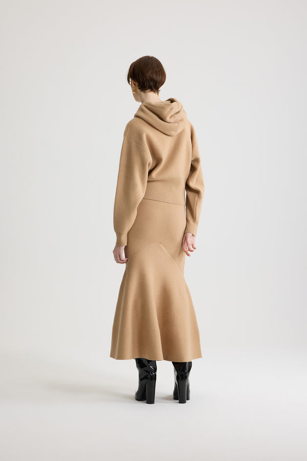 Patou - Gonna midi a sirena in lana e cashmere - Biscuit - Gonna in lana merino e cashmere beige biscotto. Lunghezza midi. Silhouette aderente e svasata con fondo a sirena. Vita elasticizzata a costine.