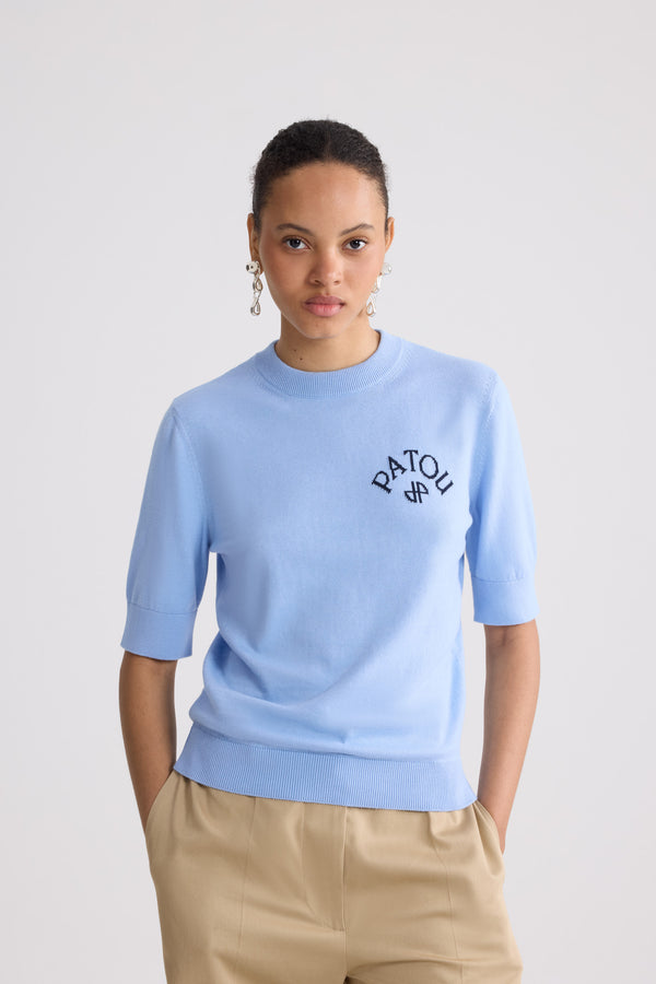 Patou - Maglione a maniche corte in cotone misto - Riviera Blue - Maglione a maniche corte azzurro in cotone misto. Collo rotondo. Logo Patou.