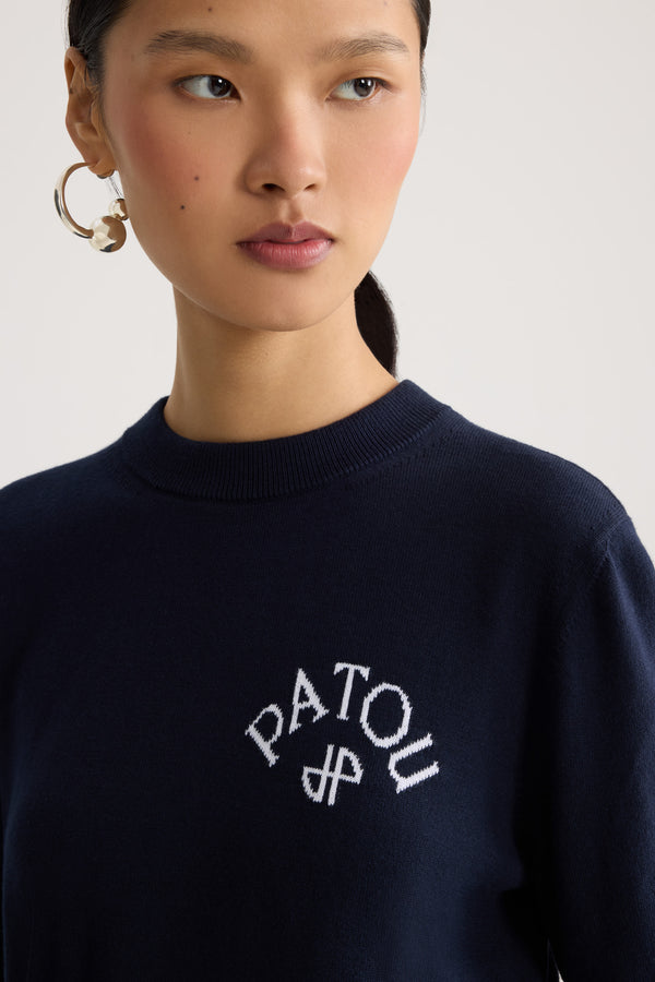 Patou - Pull manches courtes en coton mélangé - Deep Sea Blue - Pull manches courtes bleu marine. Col rond. Logo Patou.