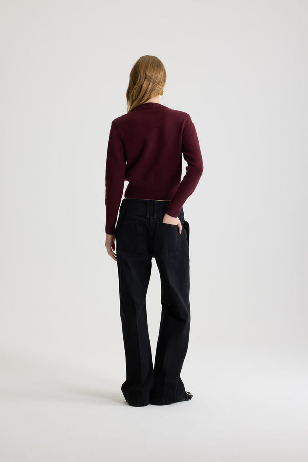 Patou - Cardigan con doppio collo in lana e cashmere - Vignola - Cardigan in lana e cashmere bordeaux Vignola. Collo rotondo con colletto a costine miste a doppio strato. Chiusura sul davanti con bottoni rotondi rivestiti in tessuto. Monogramma JP ricamato sul davanti. Polsini e fondo a costine.