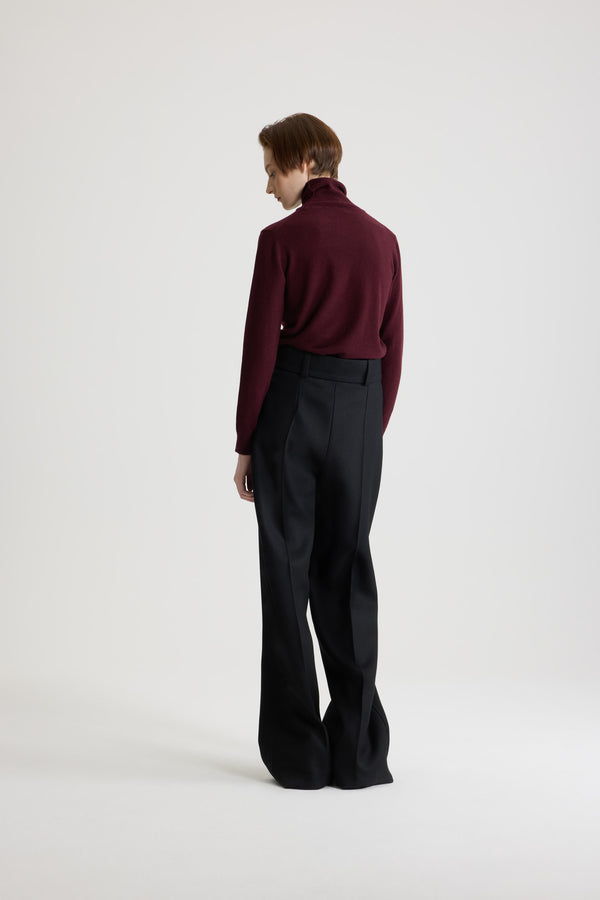 Patou - ウール＆カシミヤ パトゥインターシャ タートルネックセーター - Vignola - ヴィニョーラマルーンのメリノウール＆カシミヤ製セーター。タートルネック。胸にコントラストの効いたパトゥのロゴインターシャ。