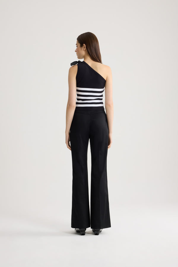 Patou - Gestreiftes asymmetrisches Top aus Baumwollmischung - Offshore Stripes - Marineblau-weiß gestreiftes asymmetrisches Top. Material aus Baumwollmischung. Eine freie Schulter. Knoten an der Schulter.