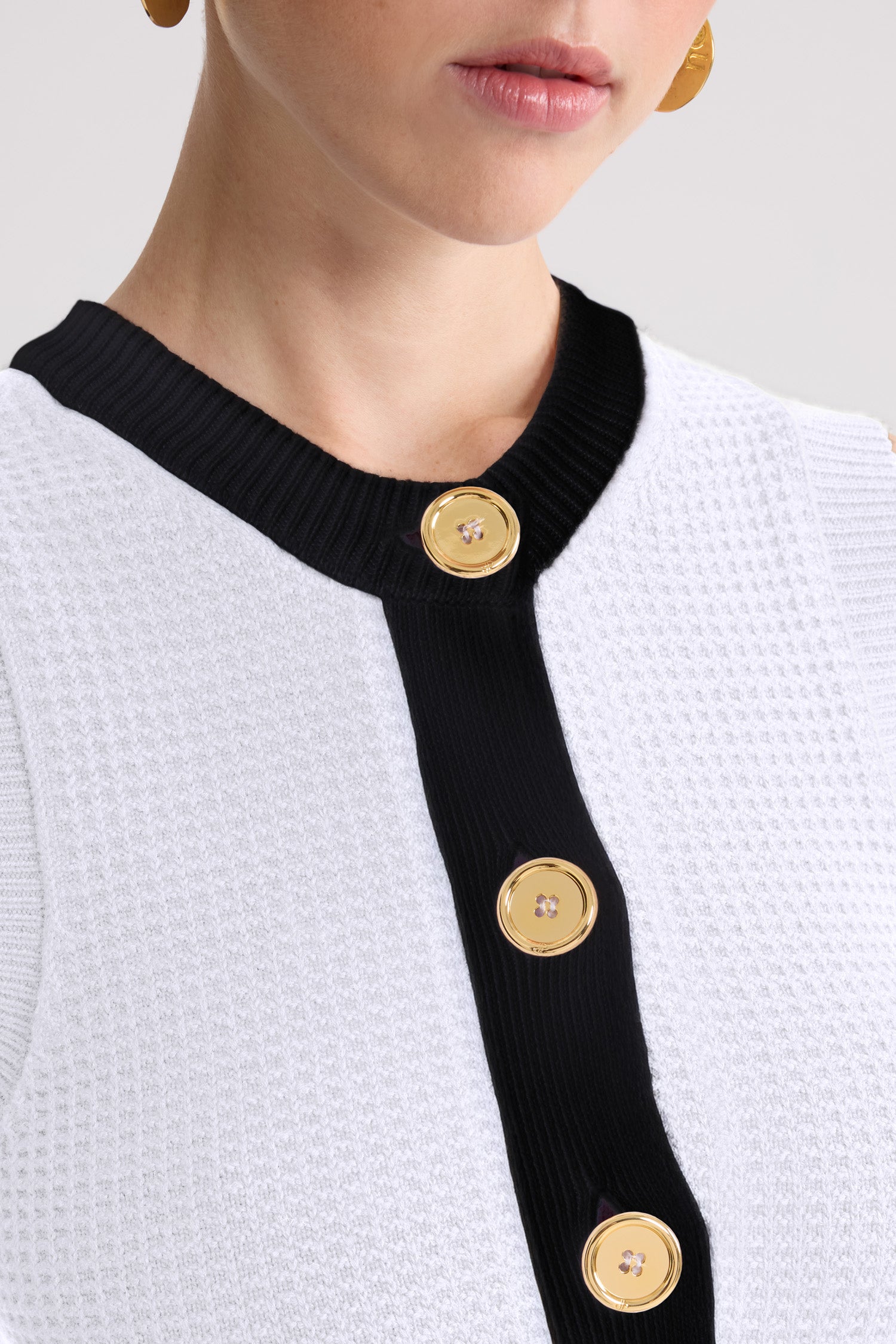 Patou - Ärmelloses strukturiertes Kleid aus umweltfreundlicher Baumwollmischung - White - Weißes ärmelloses strukturiertes Kleid. Kurz. Rundhalsausschnitt. Kontrastierende Ränder.