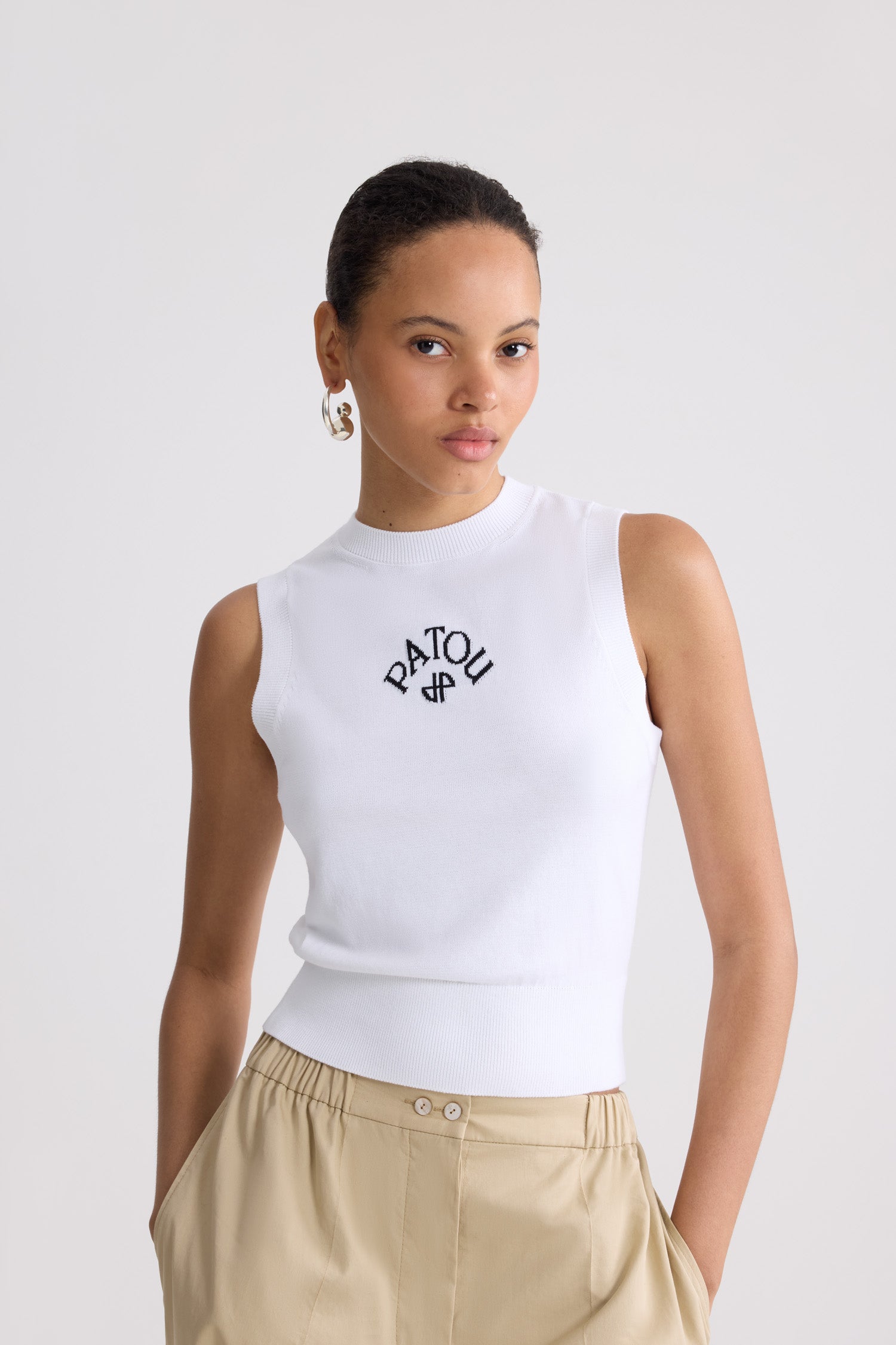 Patou - Top a Maglia Senza Maniche in Cotone - White - Top senza maniche bianco. Materiale in cotone. Collo rotondo.